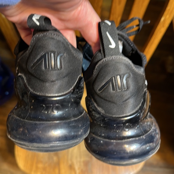 Barely worn Womens Nikes in great condition!! - Picture 8 of 8